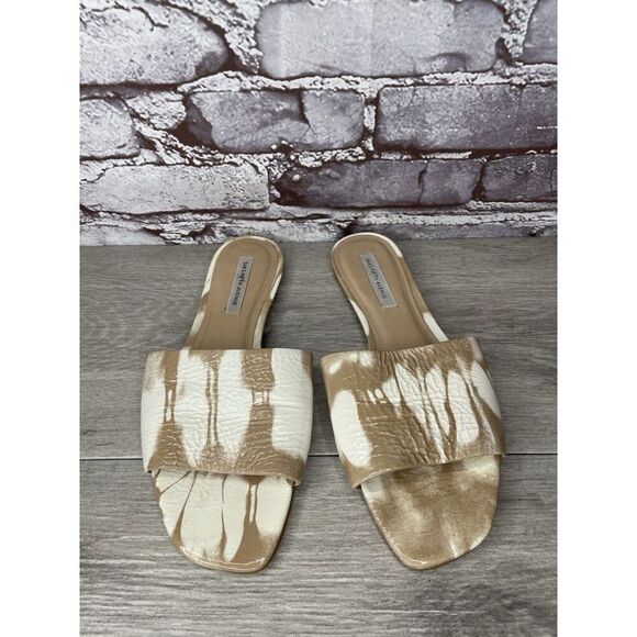 Saks Fifth Avenue White Tan Patent Leather Slides Open Toe Flats Sandals Women 9 - Picture 2 of 16